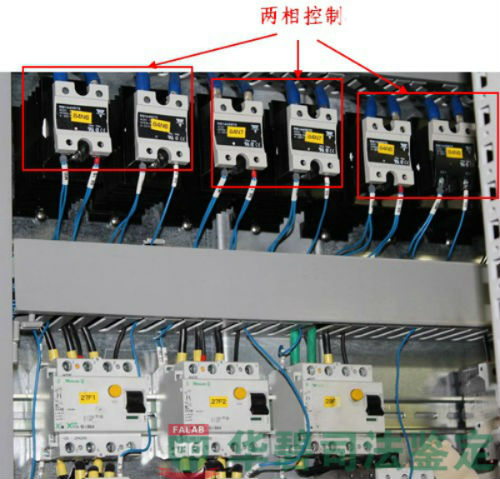 制絨設(shè)備的每個槽體加熱器采用兩相控制